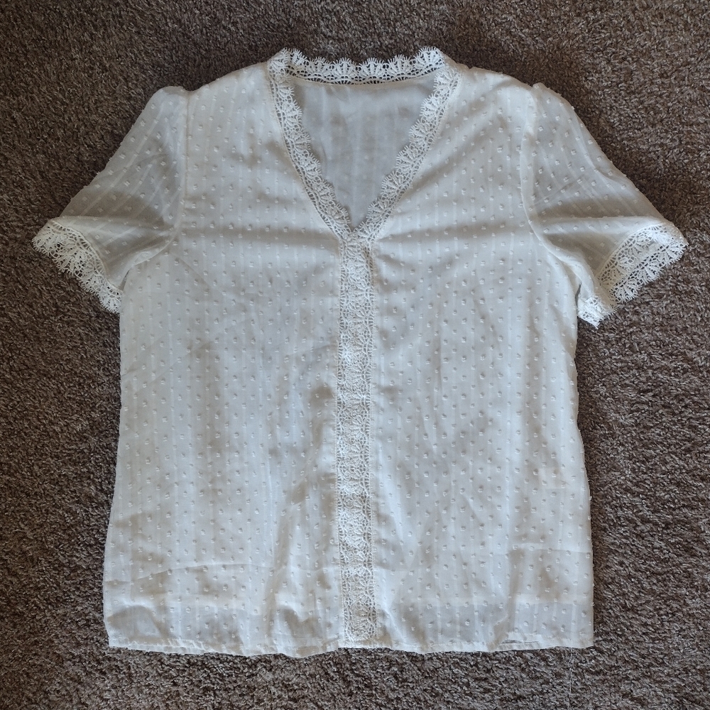 Ivory Lace Trim Top Large NWOT - Picture 2 of 12